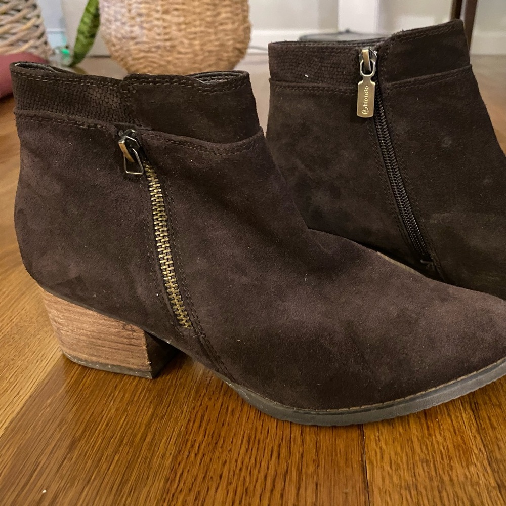 BLONDO brown suede waterproof, insulated ankle boots, 8M